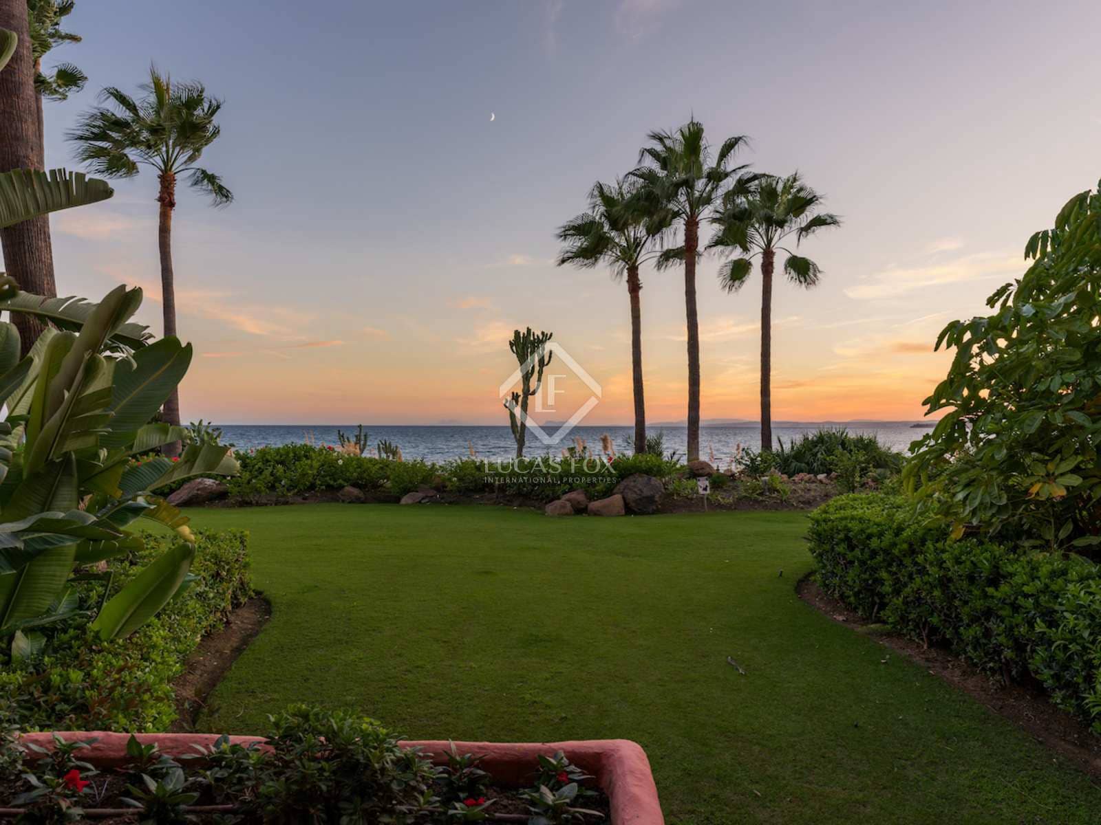 3 chambre Appartement à vendre à Estepona avec piscine garage - 1 765 000 € (Ref: 8064359)