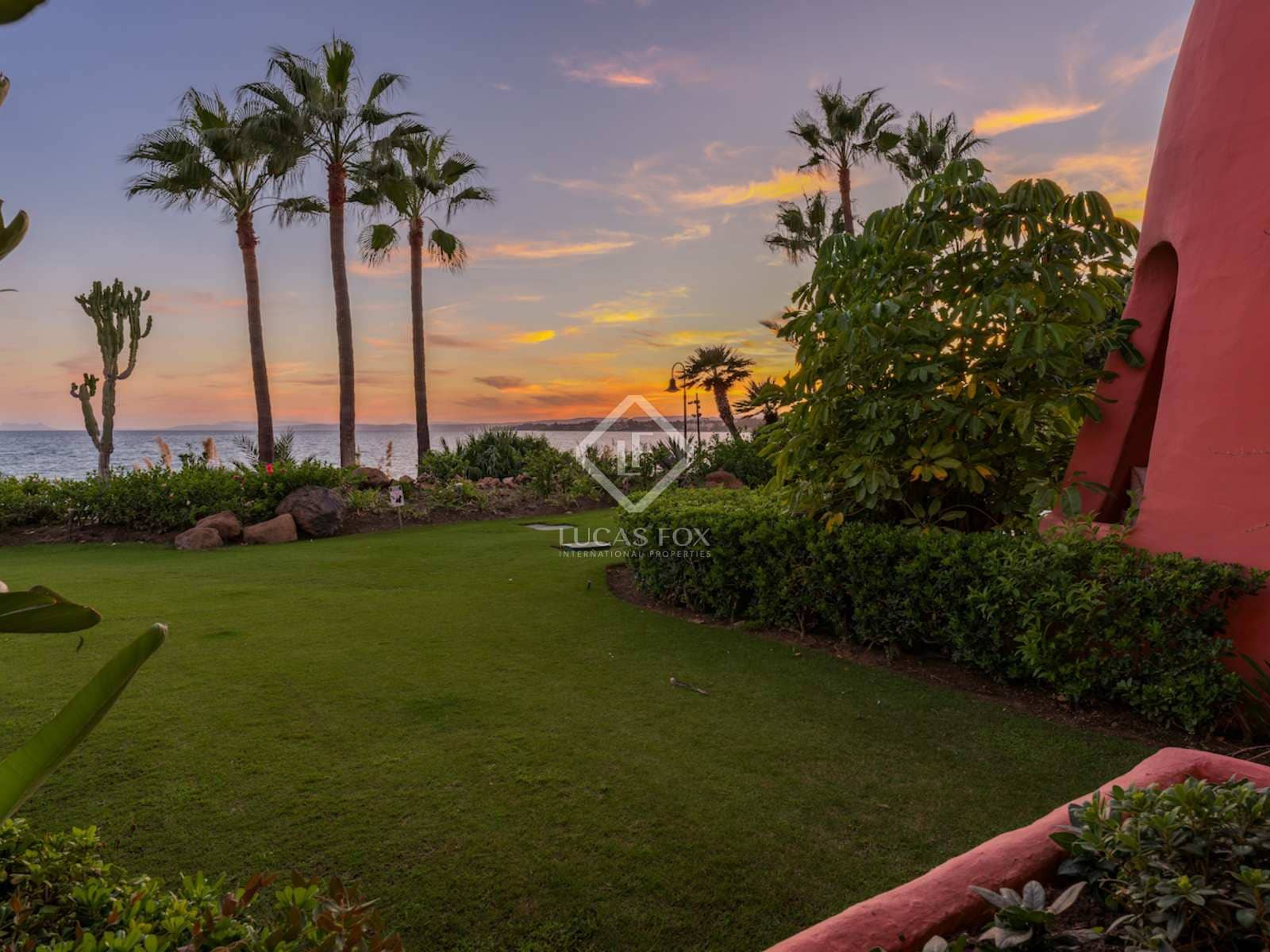 3 chambre Appartement à vendre à Estepona avec piscine garage - 1 765 000 € (Ref: 8064359)