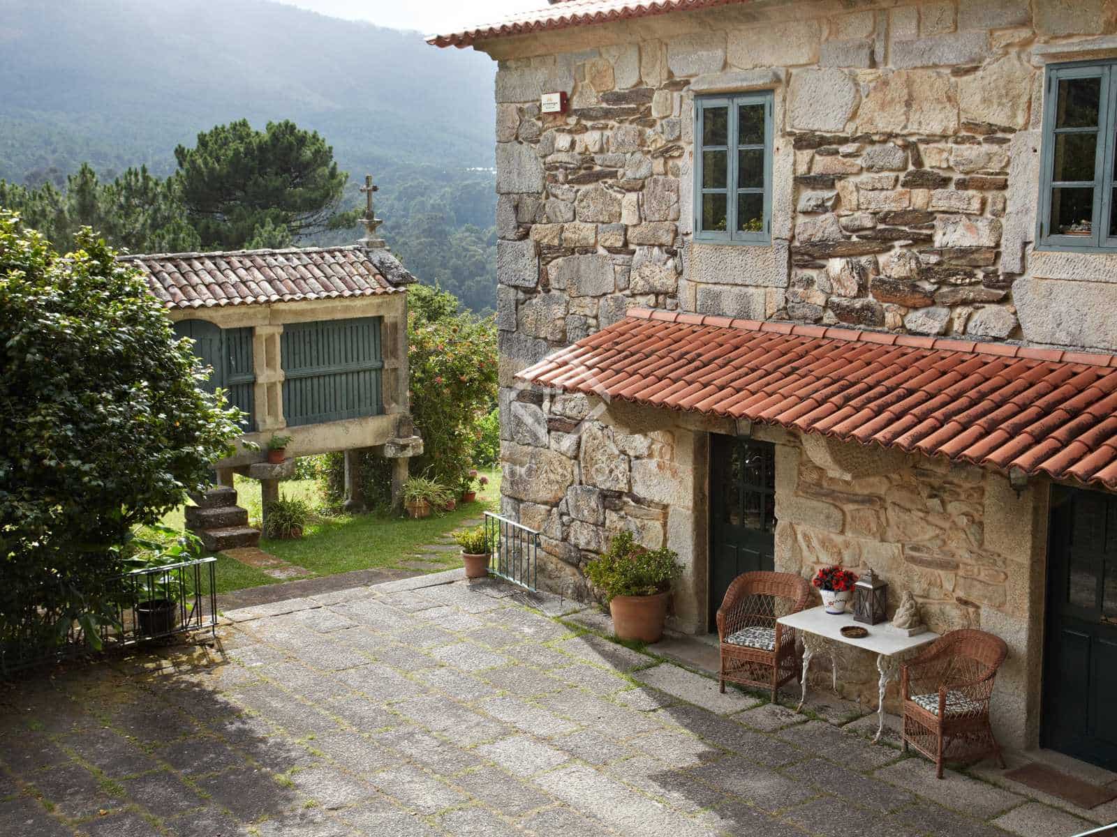 4 soveværelse Villa til salg i Gondomar med swimmingpool garage - € 1.245.000 (Ref: 8067015)