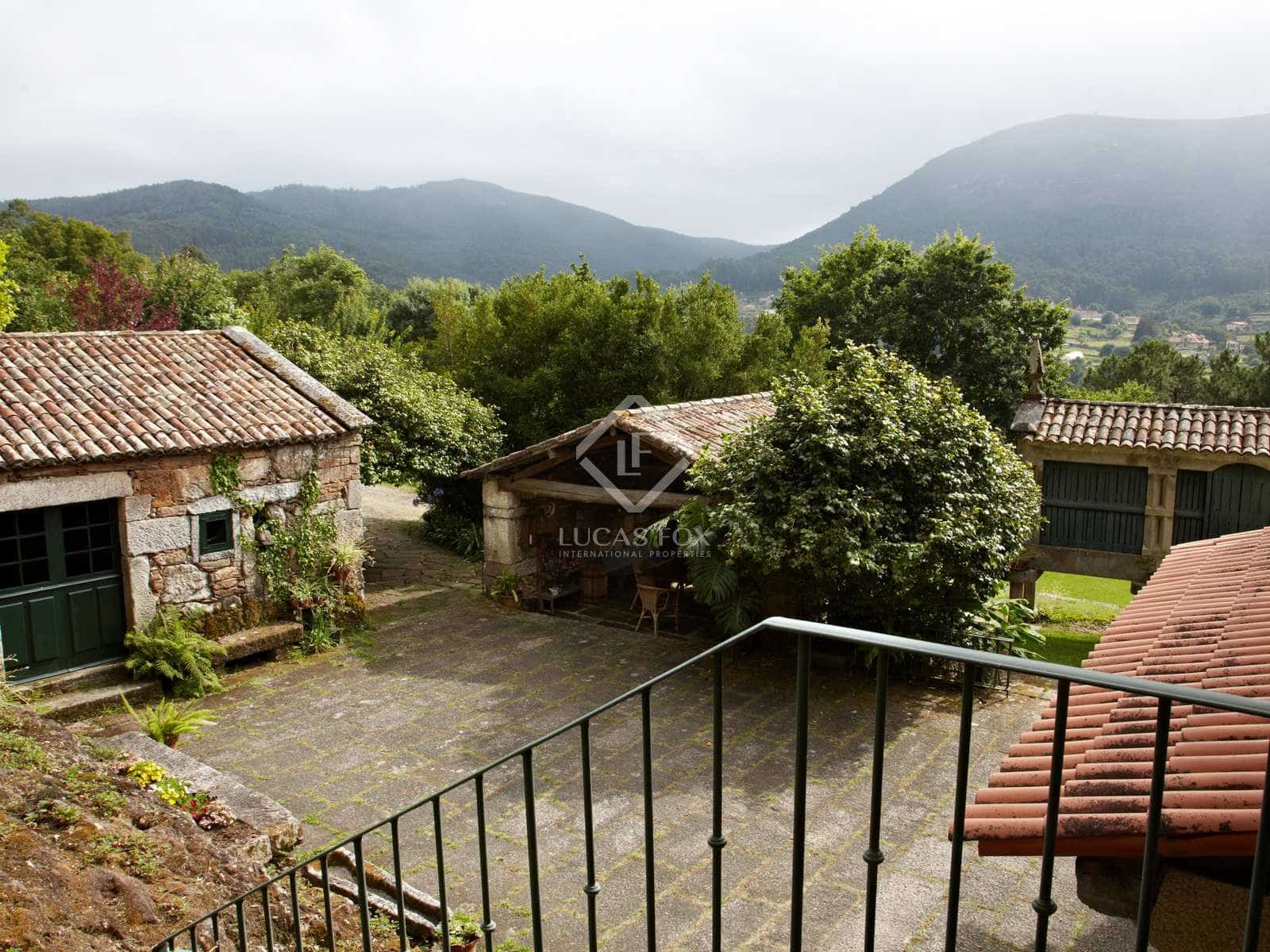 4 soveværelse Villa til salg i Gondomar med swimmingpool garage - € 1.245.000 (Ref: 8067015)