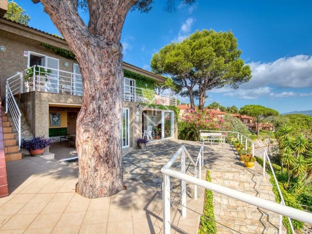4 soverom Villa til salgs i Sant Feliu de Guíxols med svømmebasseng garasje - € 1 725 000 (Ref: 8074010)