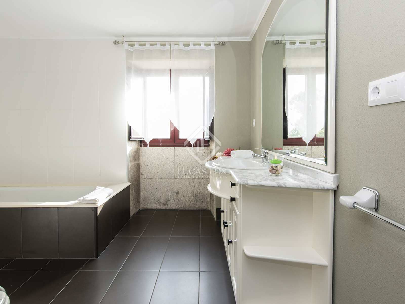 4 soveværelse Villa til salg i Brion med swimmingpool garage - € 375.000 (Ref: 8085485)