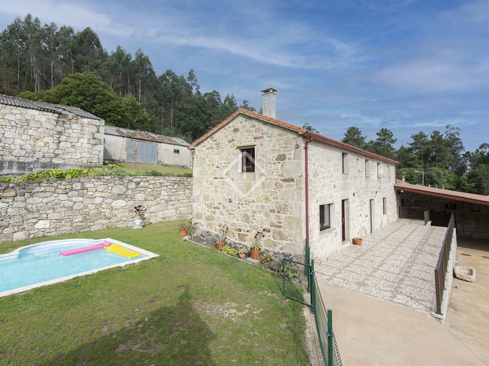 4 soveværelse Villa til salg i Brion med swimmingpool garage - € 375.000 (Ref: 8085485)