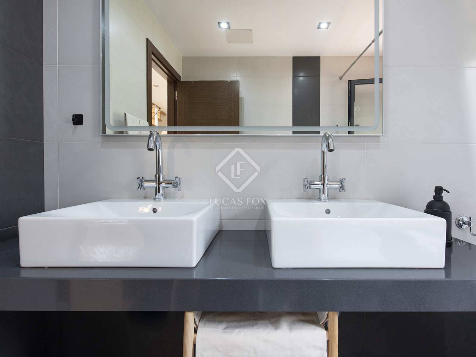 6 slaapkamer Villa te huur in Cangas met garage - € 4.000 (Ref: 8085502)