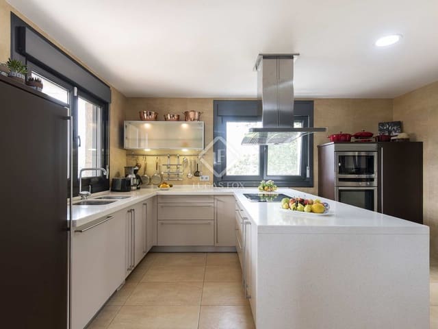 6 slaapkamer Villa te huur in Cangas met garage - € 4.000 (Ref: 8085502)