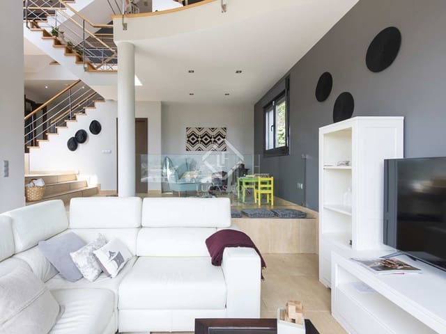 6 slaapkamer Villa te huur in Cangas met garage - € 4.000 (Ref: 8085502)