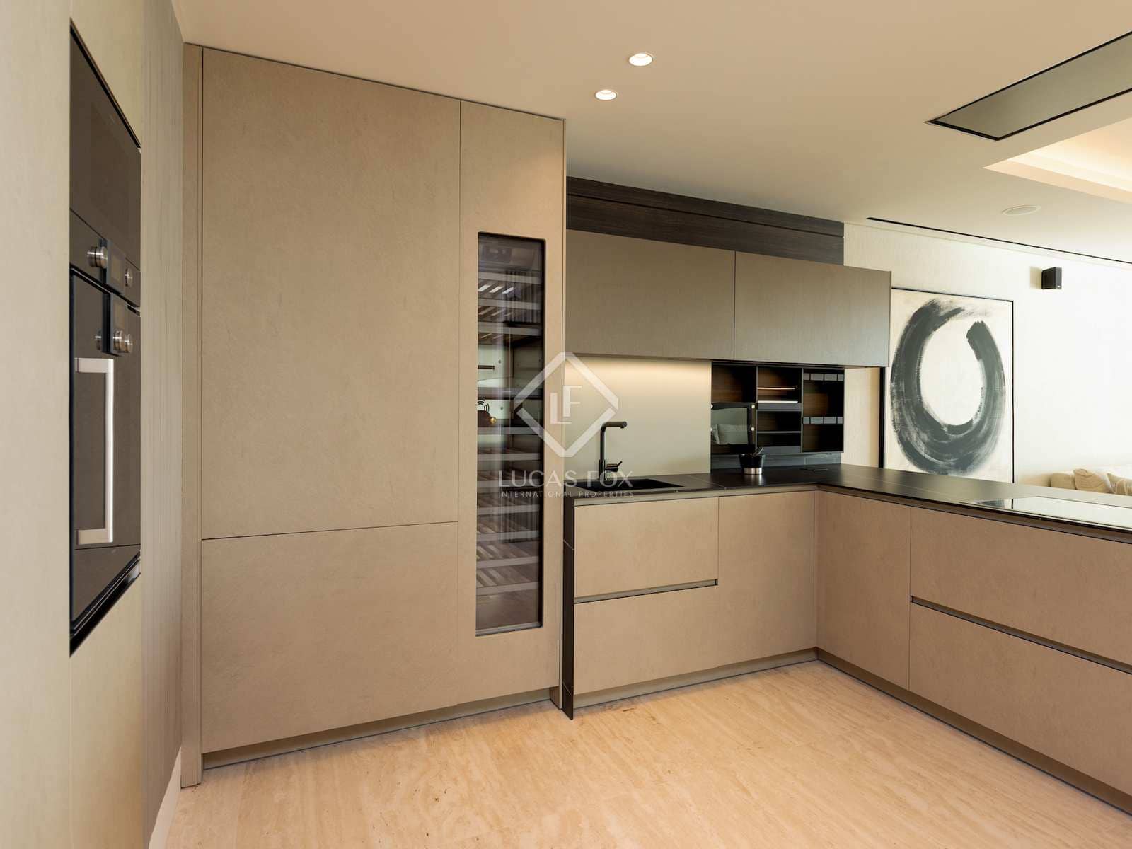 2 chambre Appartement à vendre à Estepona avec piscine garage - 2 490 000 € (Ref: 8086082)