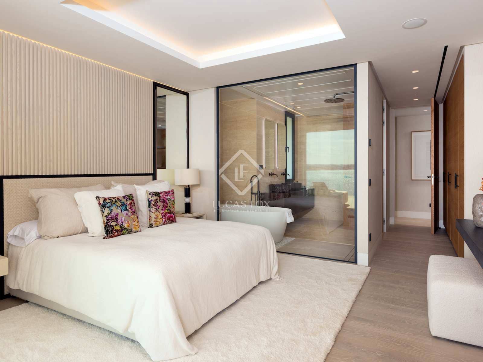 2 chambre Appartement à vendre à Estepona avec piscine garage - 2 490 000 € (Ref: 8086082)