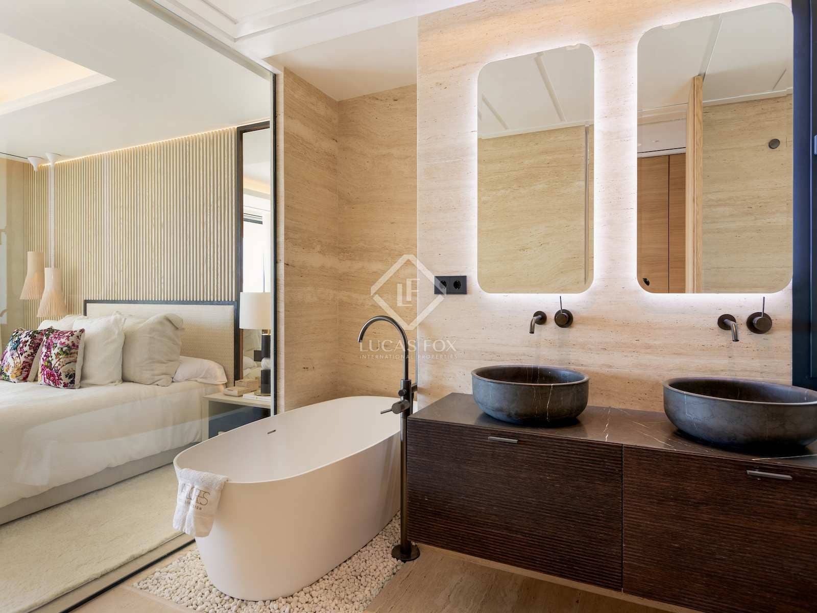 2 chambre Appartement à vendre à Estepona avec piscine garage - 2 490 000 € (Ref: 8086082)