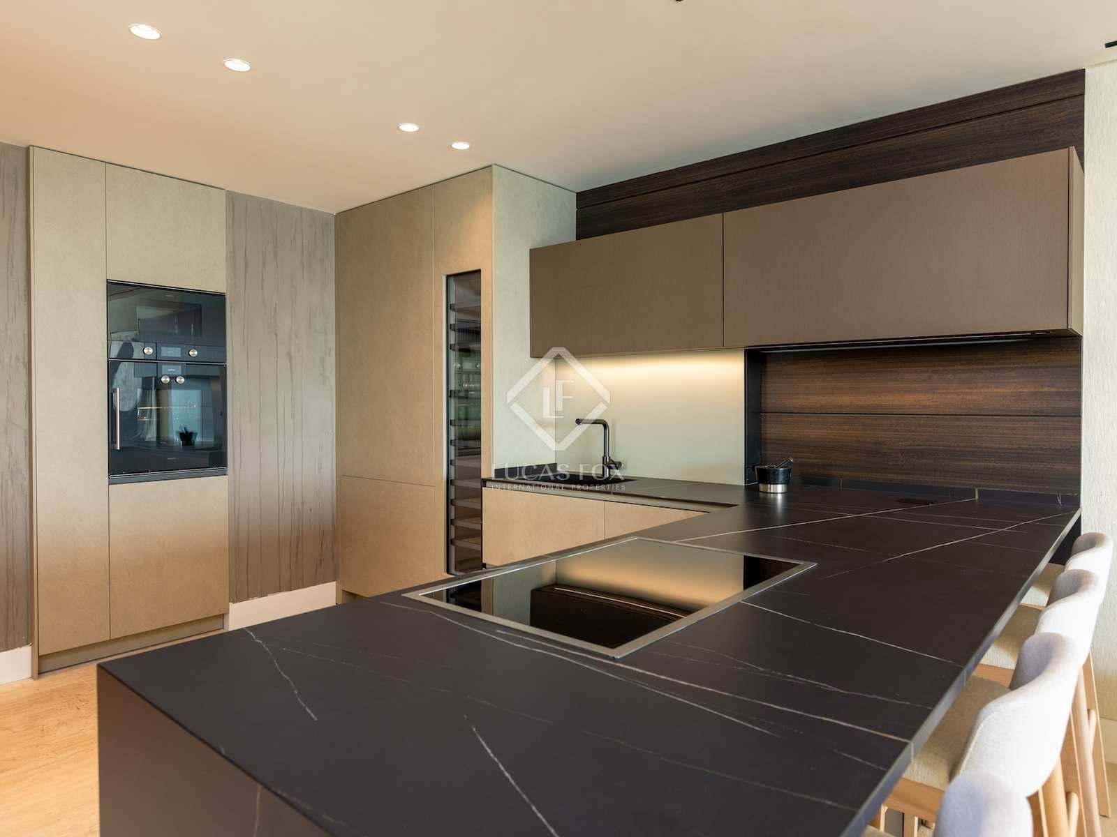 2 chambre Appartement à vendre à Estepona avec piscine garage - 2 490 000 € (Ref: 8086082)