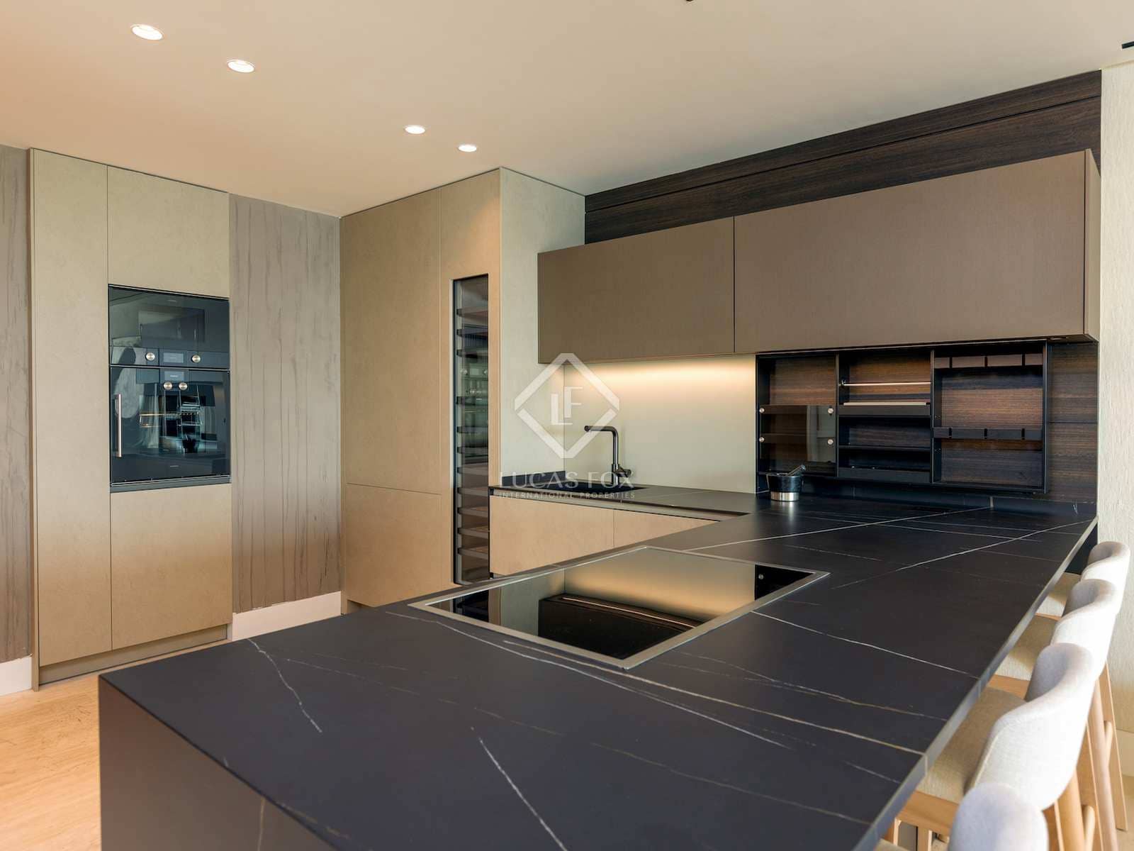 2 chambre Appartement à vendre à Estepona avec piscine garage - 2 490 000 € (Ref: 8086082)