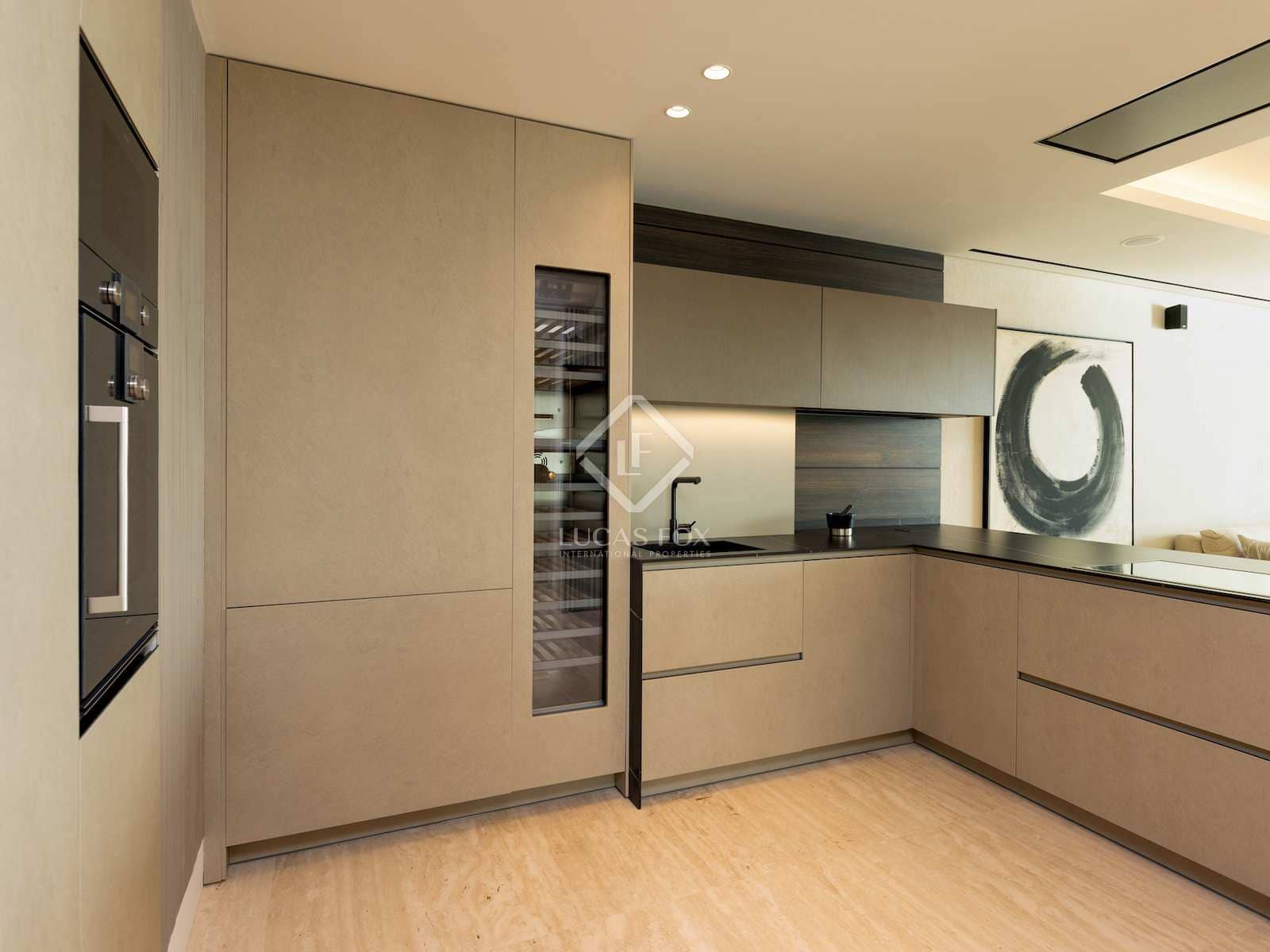 2 chambre Appartement à vendre à Estepona avec piscine garage - 2 490 000 € (Ref: 8086082)