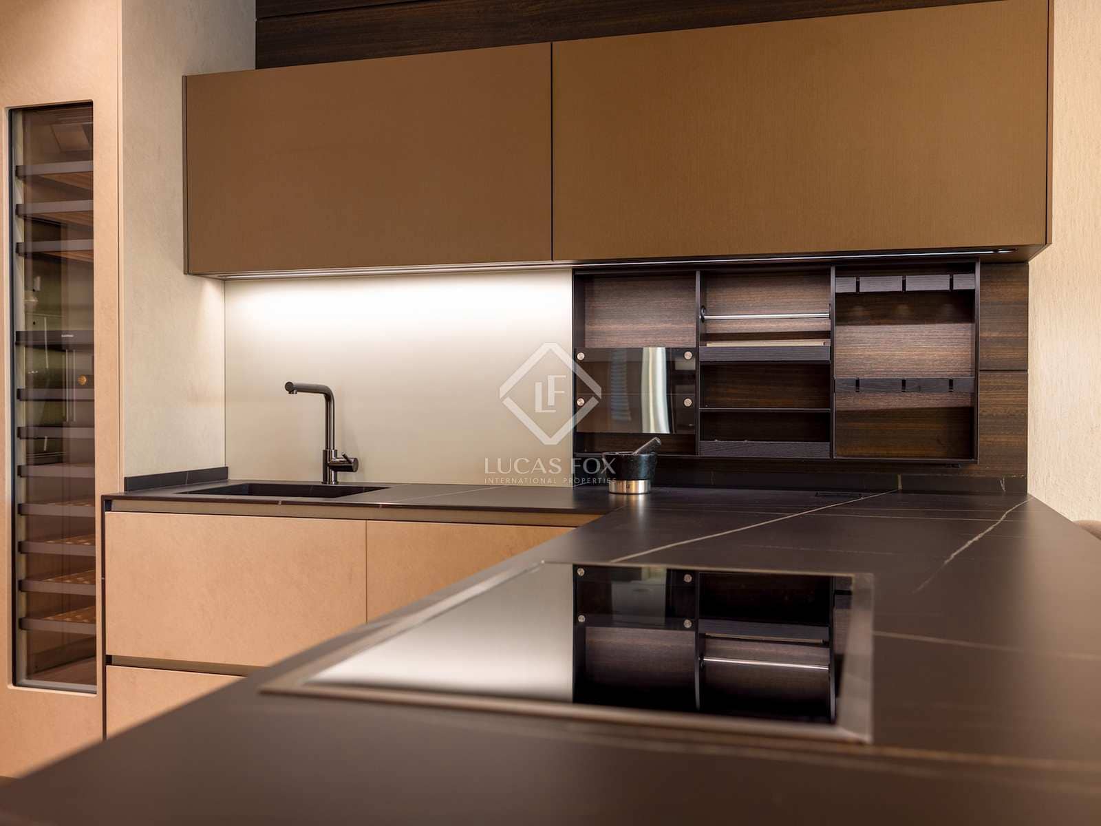 2 chambre Appartement à vendre à Estepona avec piscine garage - 2 490 000 € (Ref: 8086082)