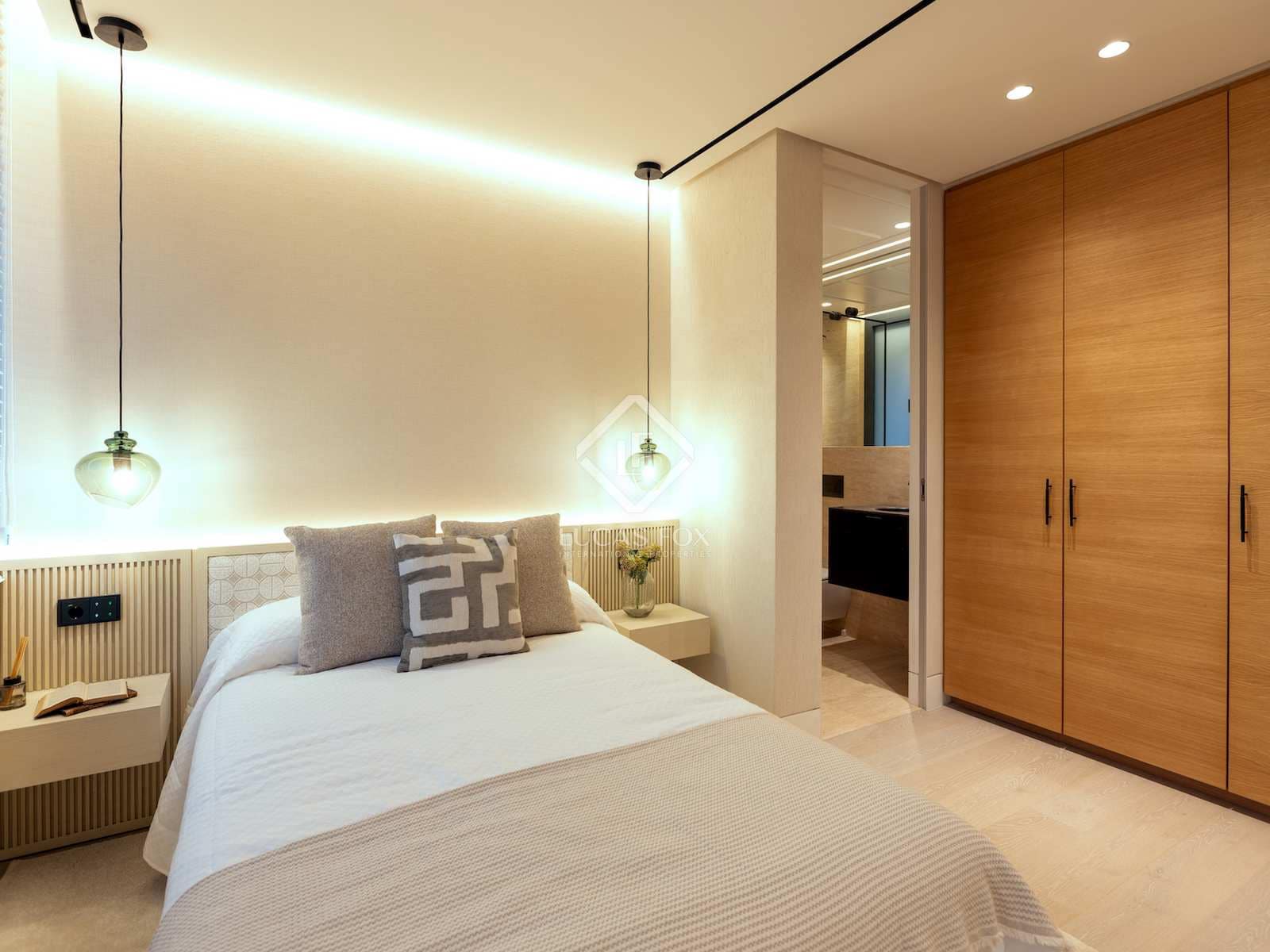 2 chambre Appartement à vendre à Estepona avec piscine garage - 2 490 000 € (Ref: 8086082)