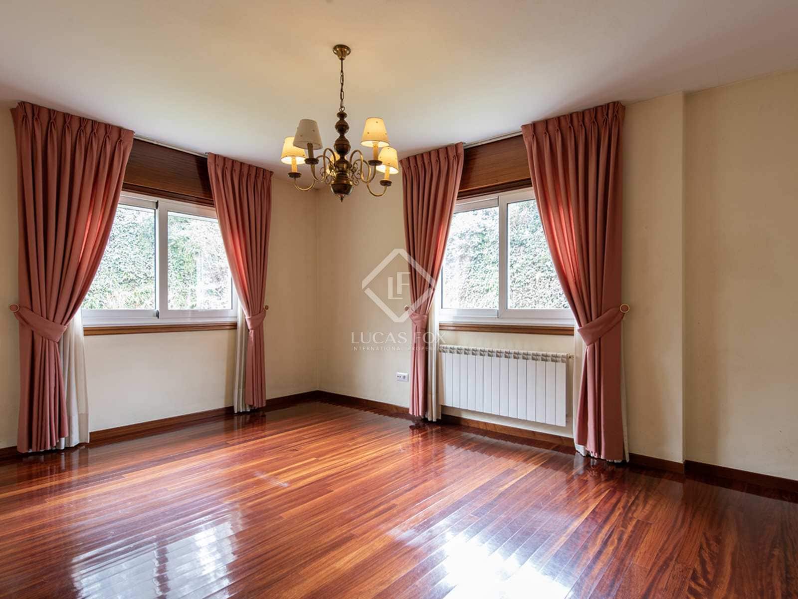 4 soveværelse Villa til salg i Tui med garage - € 415.000 (Ref: 8102075)