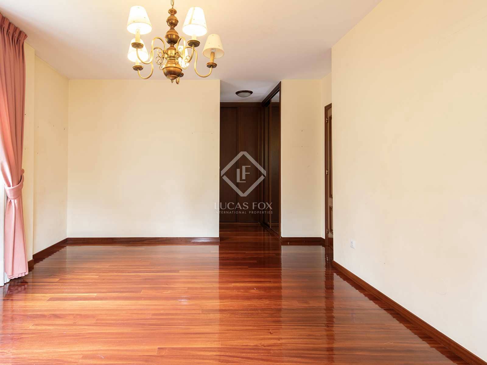 4 soveværelse Villa til salg i Tui med garage - € 415.000 (Ref: 8102075)