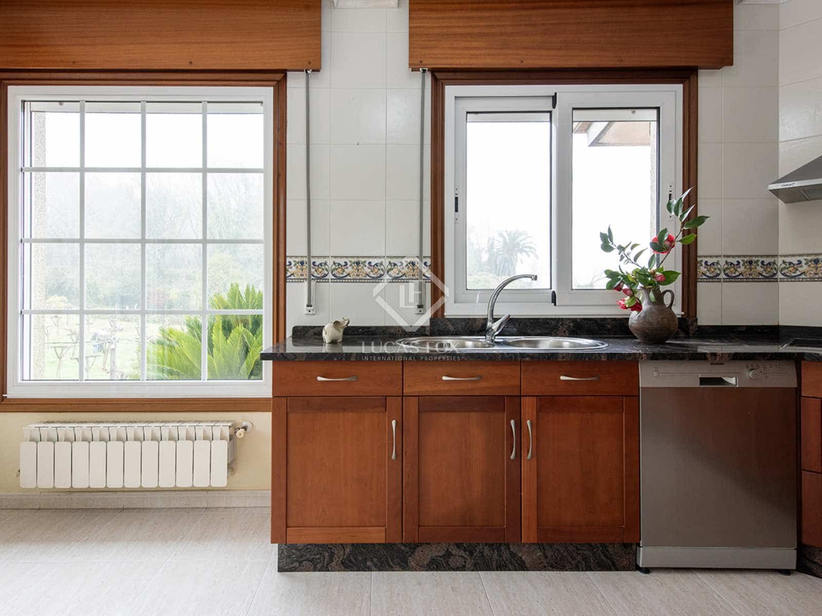 4 soveværelse Villa til salg i Tui med garage - € 415.000 (Ref: 8102075)