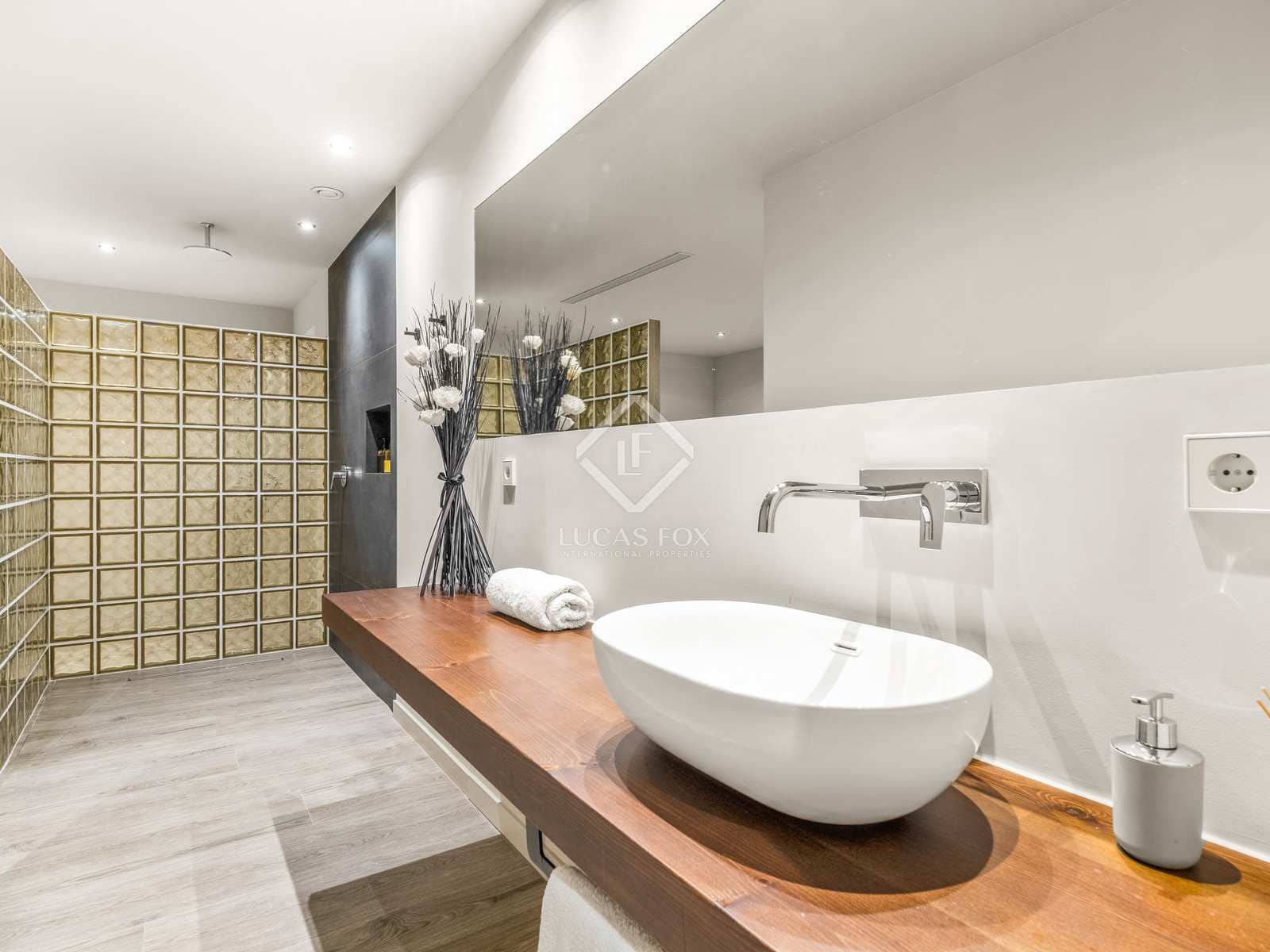 5 soveværelse Finca/Landehus til salg i Aspe med swimmingpool garage - € 1.500.000 (Ref: 8109551)