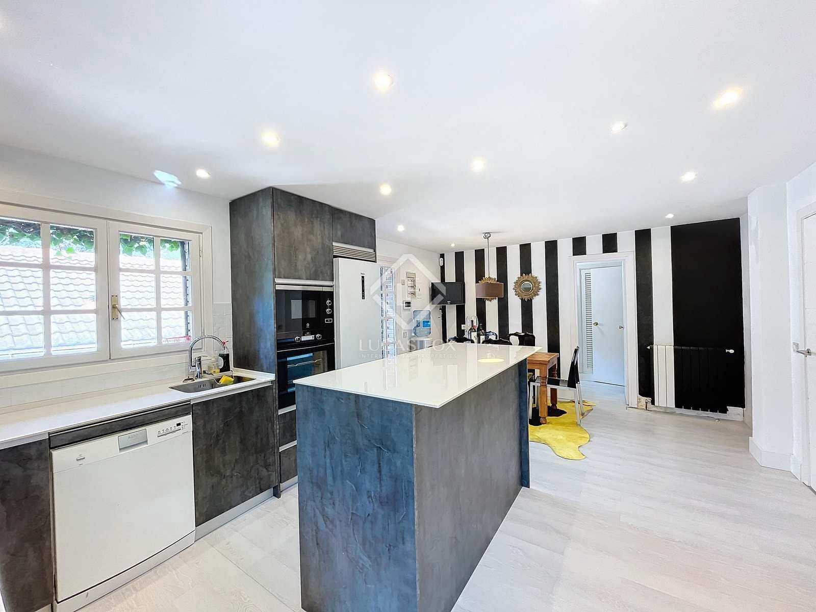 5 soverom Villa til salgs i Madrid by med svømmebasseng - € 1 545 000 (Ref: 8109561)