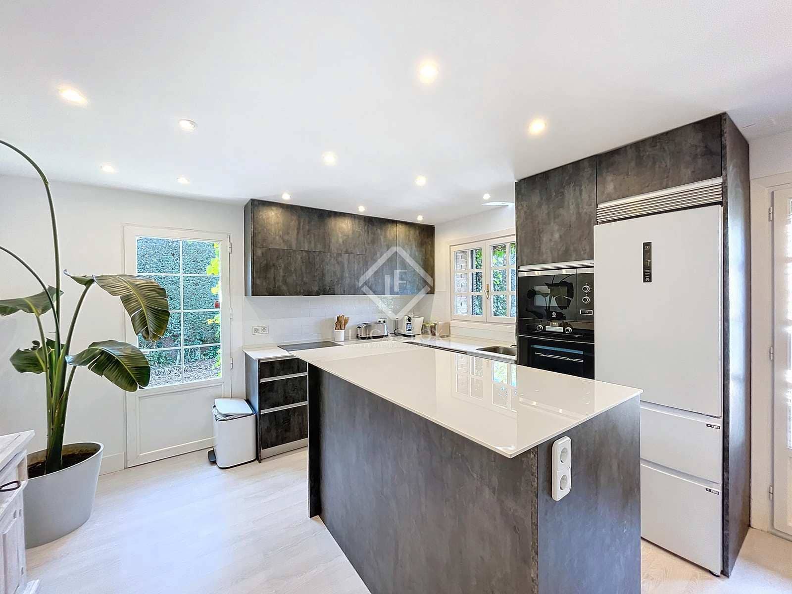 5 soverom Villa til salgs i Madrid by med svømmebasseng - € 1 545 000 (Ref: 8109561)