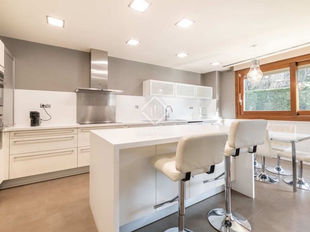 Chalet de 6 habitaciones en Sant Cugat del Vallès en alquiler con piscina garaje - 6.500 € (Ref: 8109565)