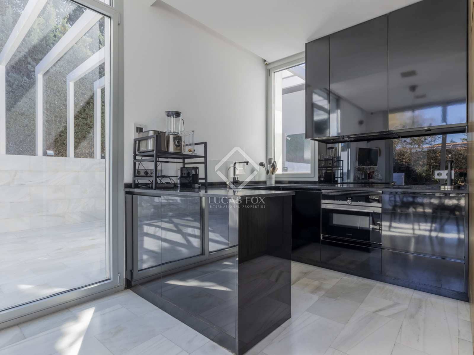 6 soveværelse Villa til salg i Boadilla del Monte med swimmingpool garage - € 1.730.000 (Ref: 8116011)