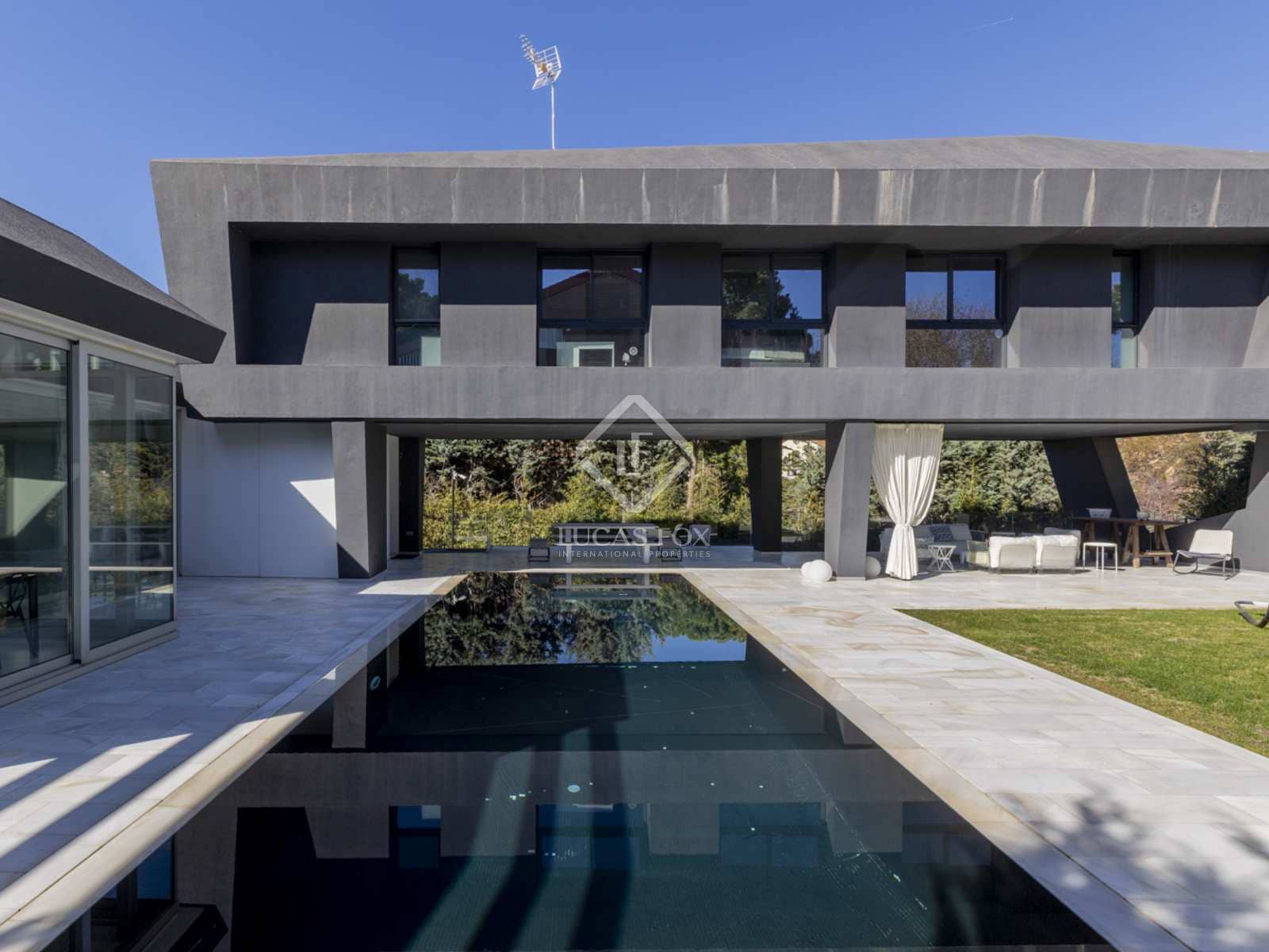 6 soveværelse Villa til salg i Boadilla del Monte med swimmingpool garage - € 1.730.000 (Ref: 8116011)