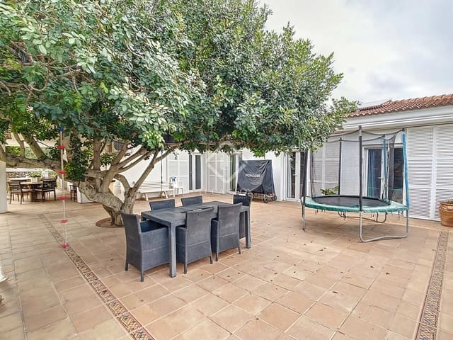 4 soveværelse Villa til salg i Ciutadella de Menorca med swimmingpool garage - € 1.450.000 (Ref: 8118645)