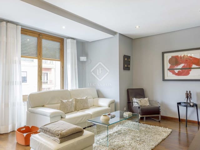 Apartamento de 3 habitaciones en València ciudad en alquiler - 1.900 € (Ref: 8118650)