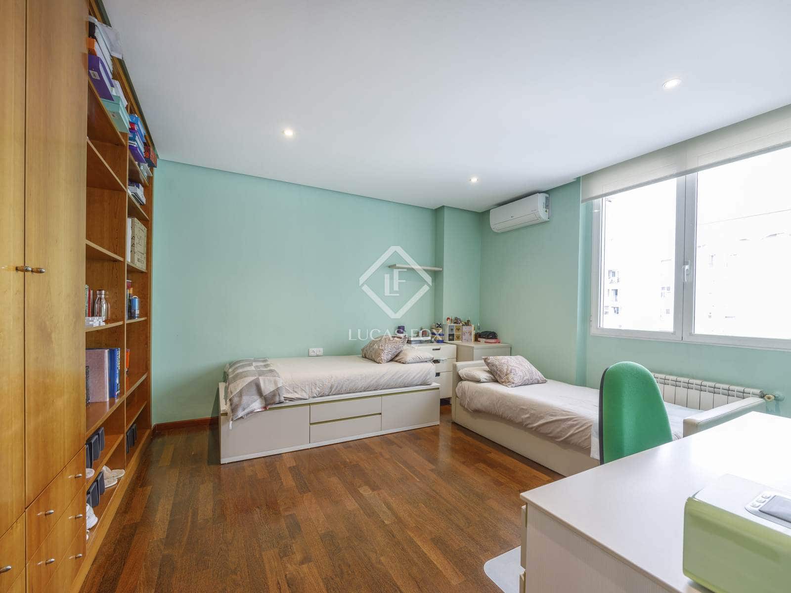 3 soveværelse Lejlighed til leje i Valencia by - € 1.900 (Ref: 8118650)