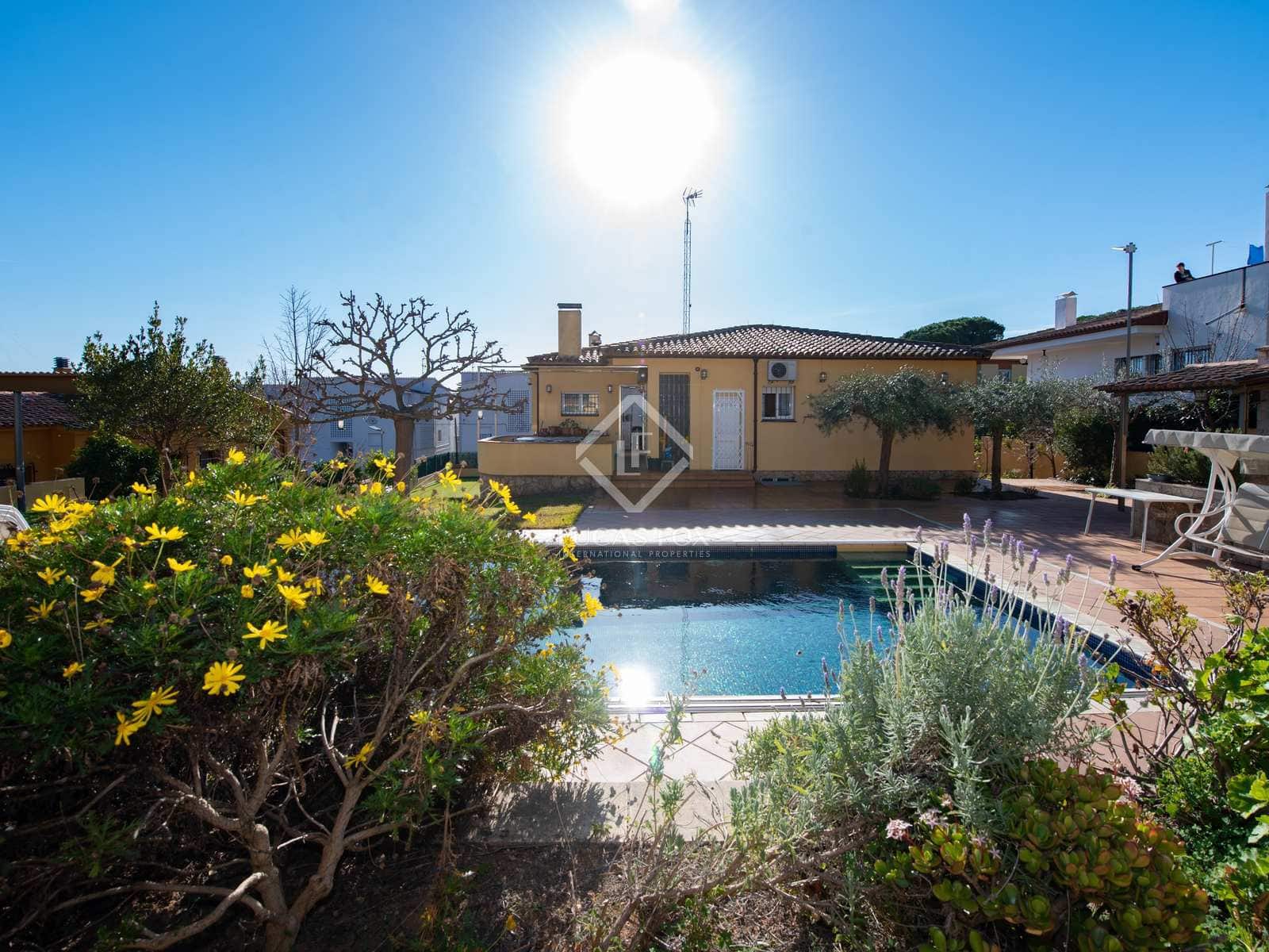 5 soveværelse Villa til salg i Platja d'Aro med swimmingpool garage - € 1.150.000 (Ref: 8123100)