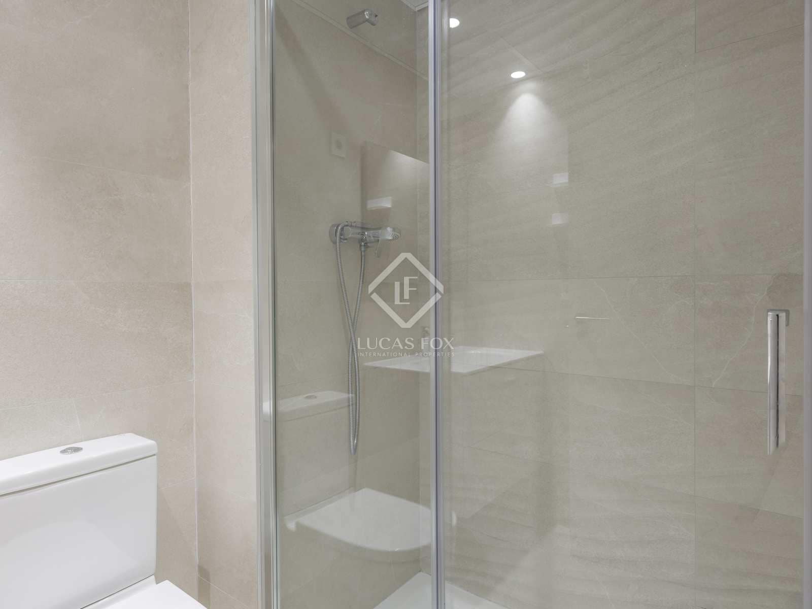 2 bedroom Apartment for rent in Valencia city with garage - € 2,000 (Ref: 8125281)