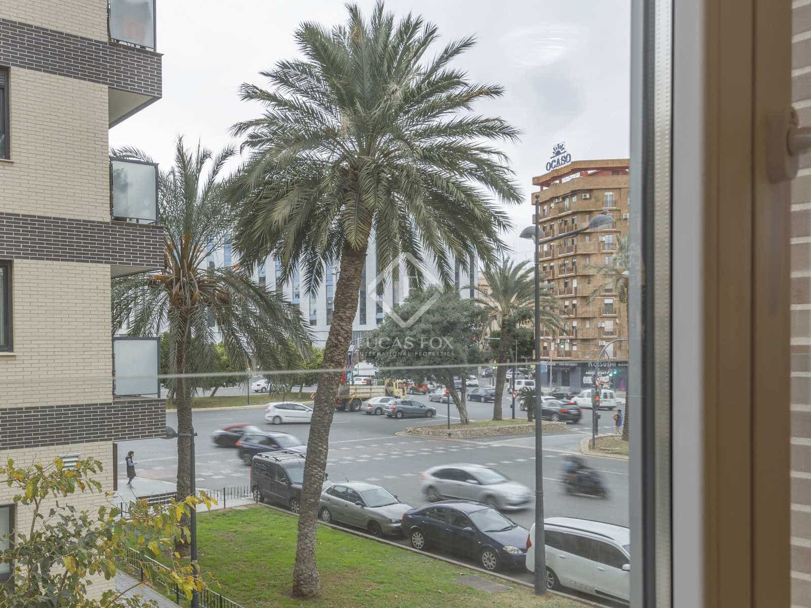 2 bedroom Apartment for rent in Valencia city with garage - € 2,000 (Ref: 8125281)