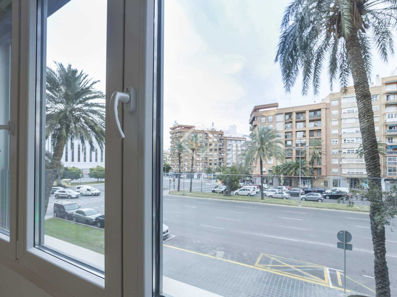 2 bedroom Apartment for rent in Valencia city with garage - € 2,000 (Ref: 8125281)