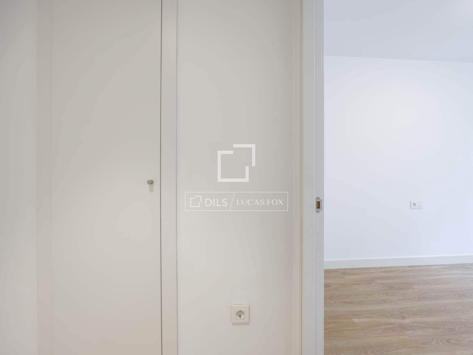 2 bedroom Apartment for rent in Valencia city with garage - € 2,000 (Ref: 8125281)