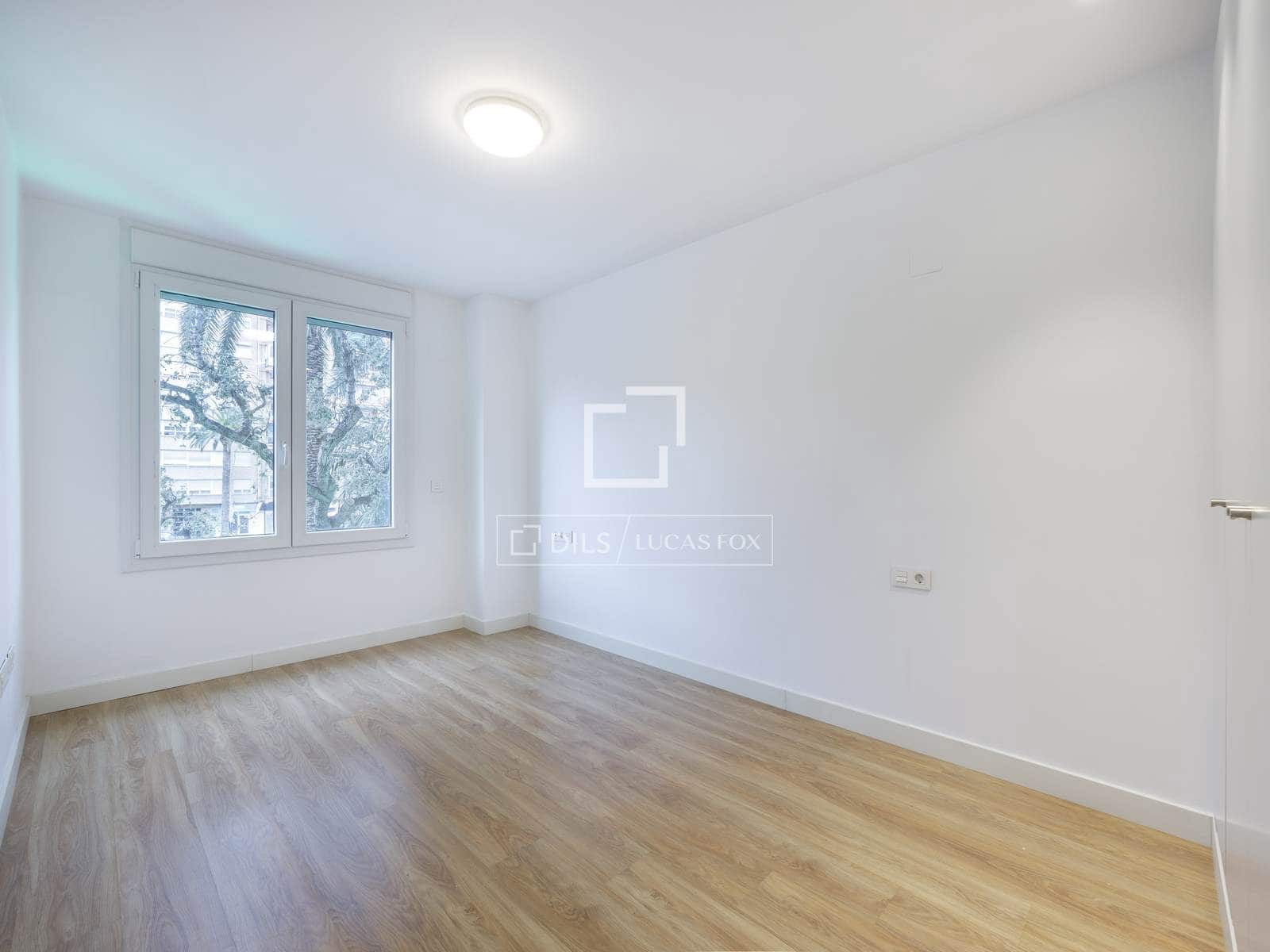 2 bedroom Apartment for rent in Valencia city with garage - € 2,000 (Ref: 8125281)