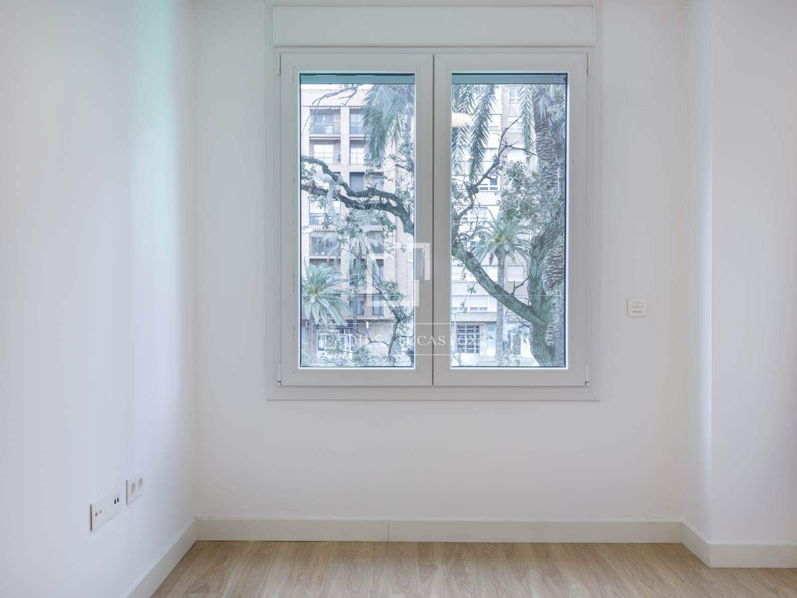 2 bedroom Apartment for rent in Valencia city with garage - € 2,000 (Ref: 8125281)