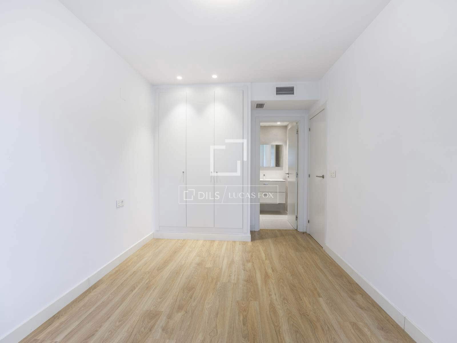 2 bedroom Apartment for rent in Valencia city with garage - € 2,000 (Ref: 8125281)