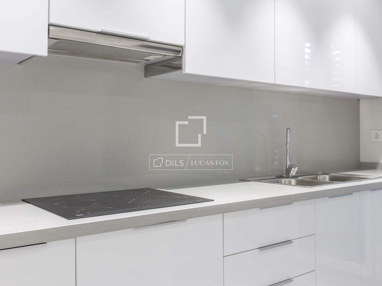 2 bedroom Apartment for rent in Valencia city with garage - € 2,000 (Ref: 8125281)