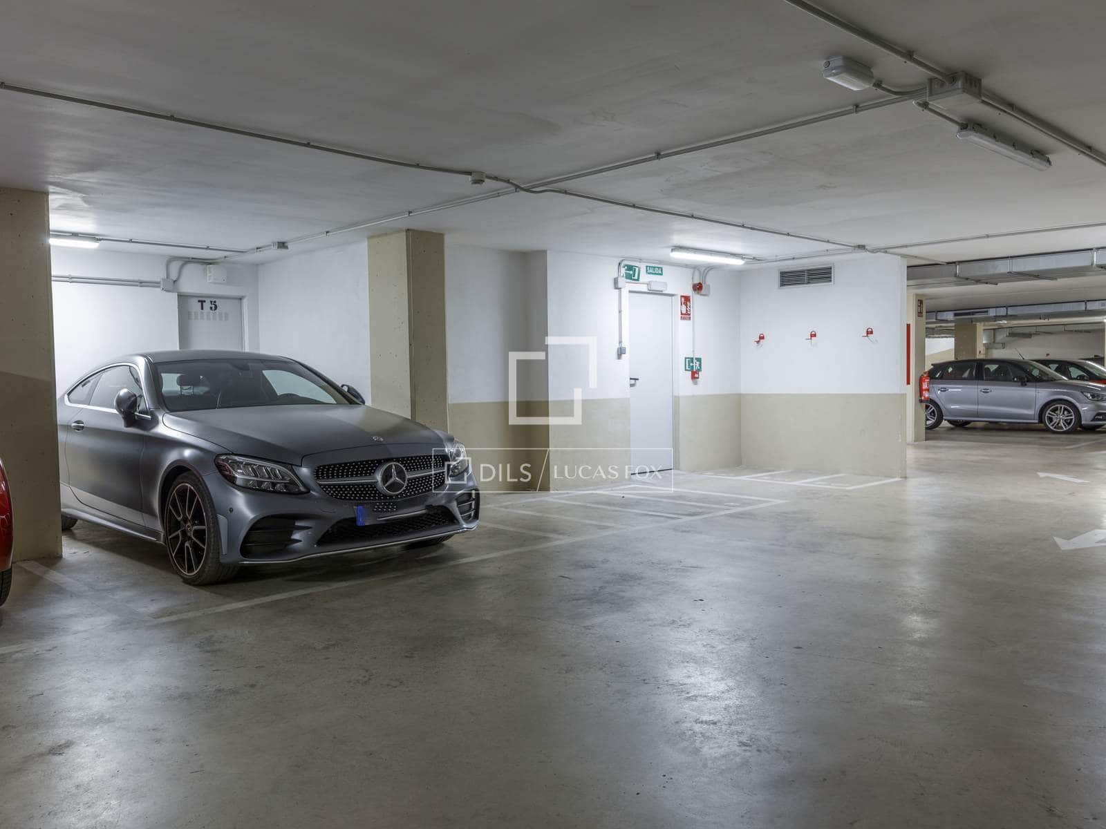 2 bedroom Apartment for rent in Valencia city with garage - € 2,000 (Ref: 8125281)