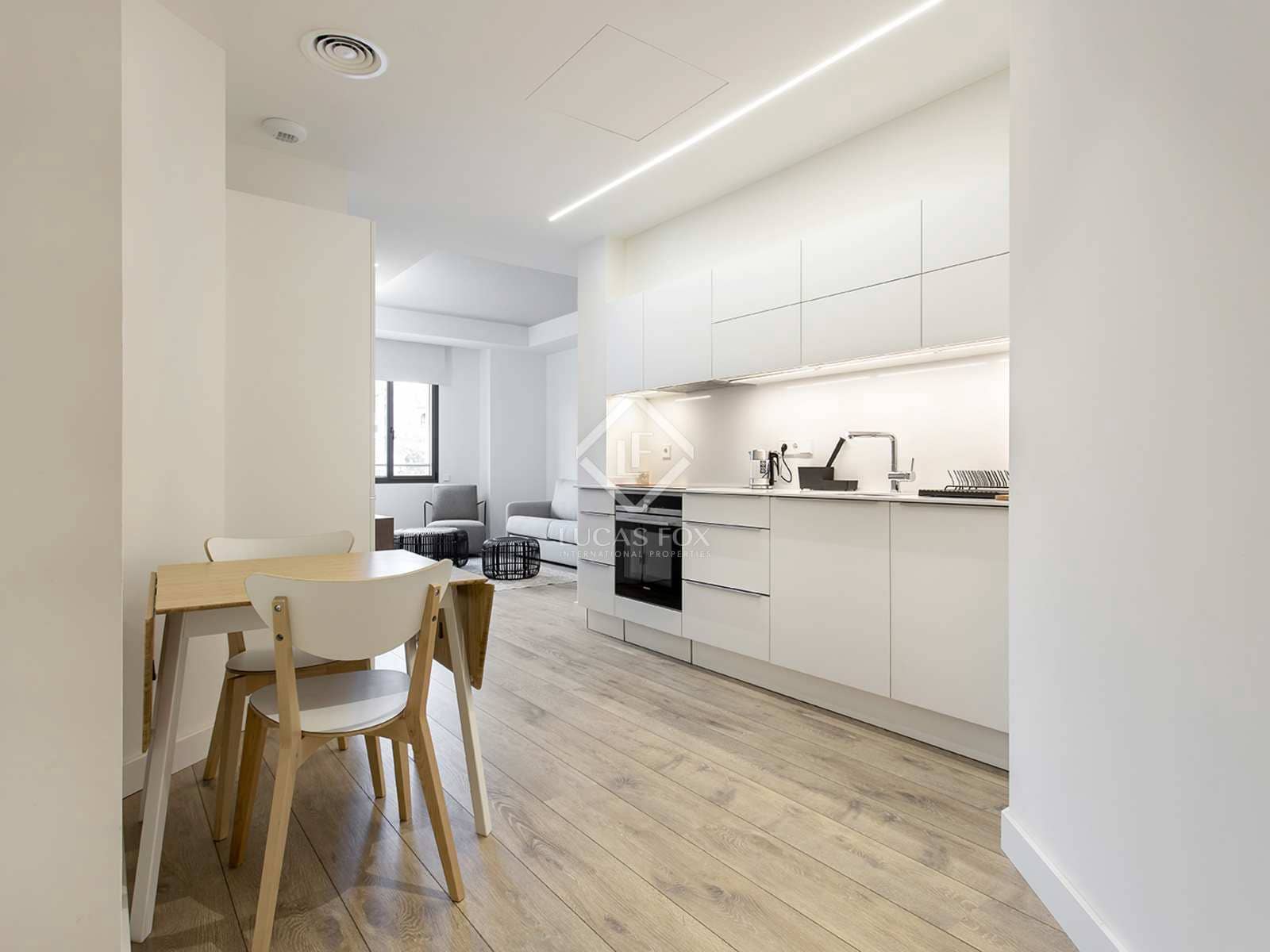 2 quarto Apartamento para arrendar em Barcelona cidade com piscina - 2 500 € (Ref: 8130891)