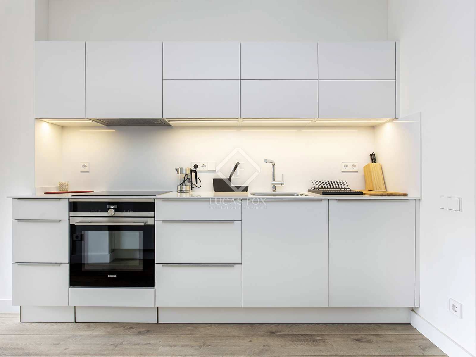 2 quarto Apartamento para arrendar em Barcelona cidade com piscina - 2 500 € (Ref: 8130891)