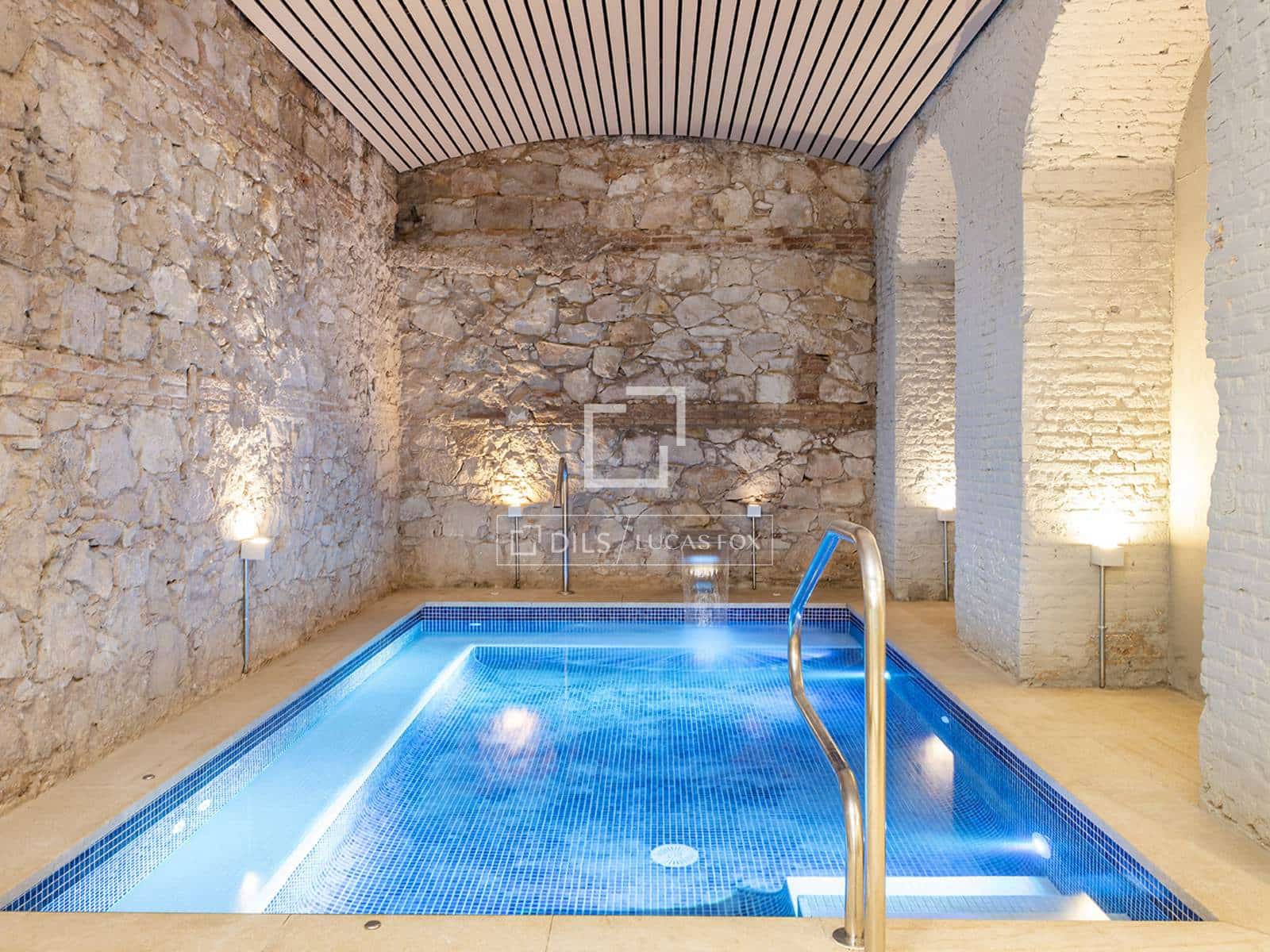2 quarto Apartamento para arrendar em Barcelona cidade com piscina - 2 500 € (Ref: 8130891)