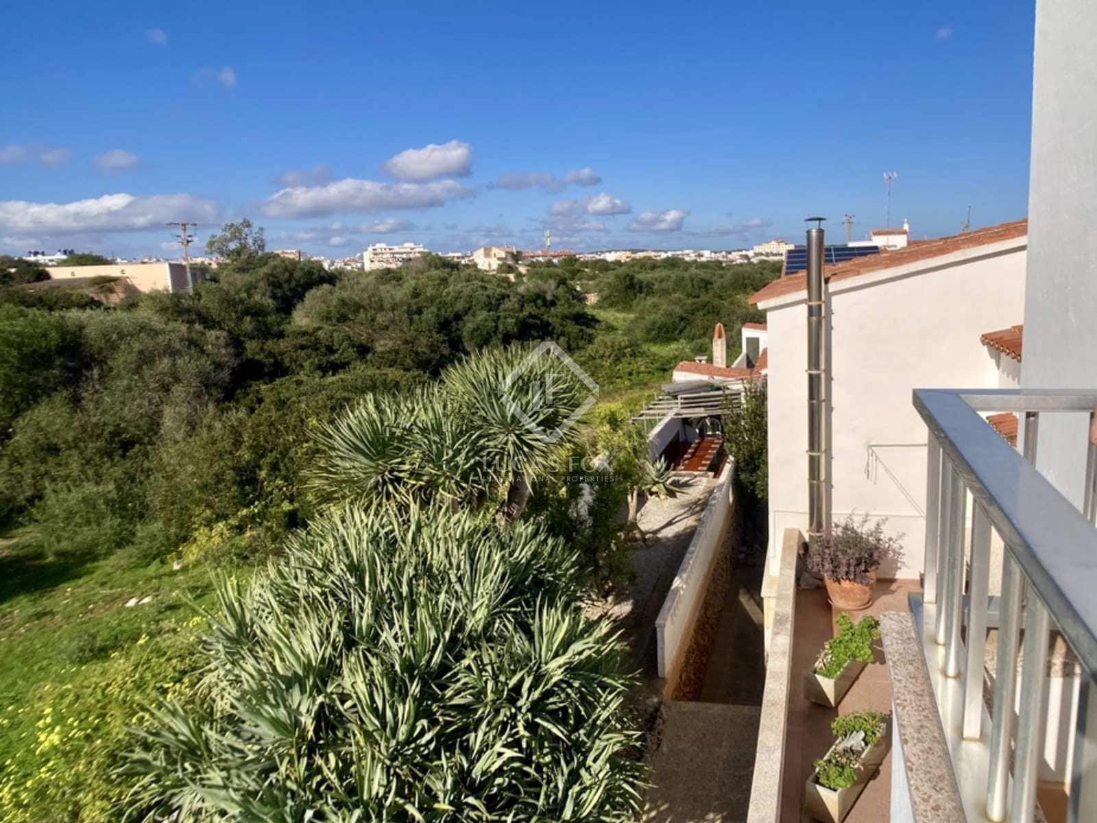 4 sovrum Villa till salu i Es Castell med pool garage - 975 000 € (Ref: 8130897)