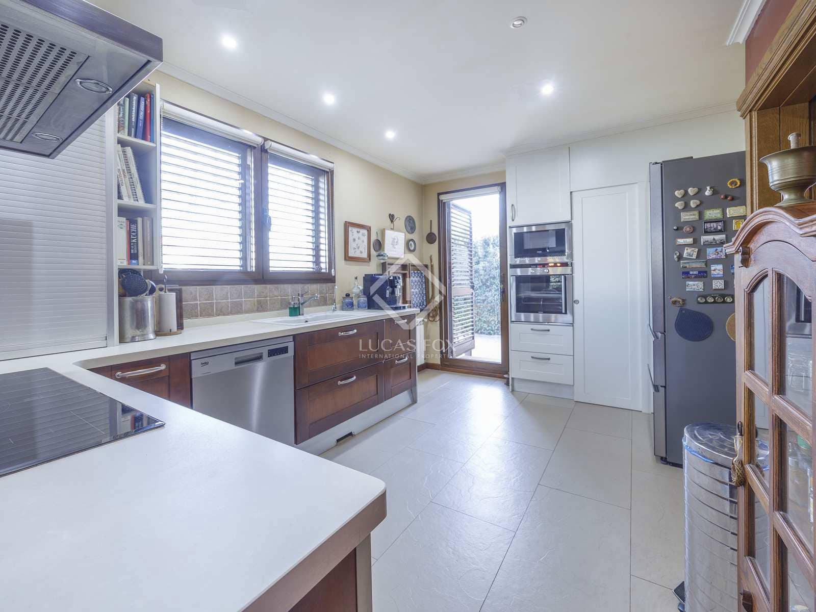 7 sypialnia Willa na sprzedaż w Betera z basenem garażem - 950 000 € (Ref: 8135887)