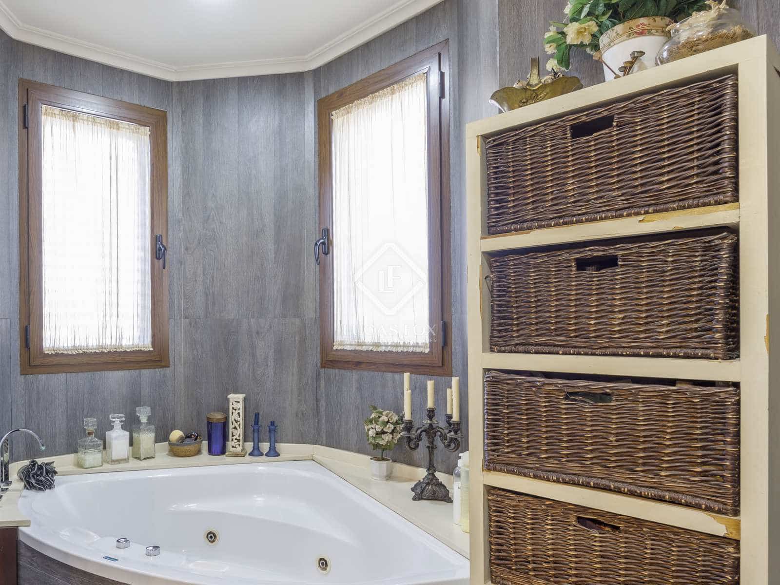 7 sypialnia Willa na sprzedaż w Betera z basenem garażem - 950 000 € (Ref: 8135887)