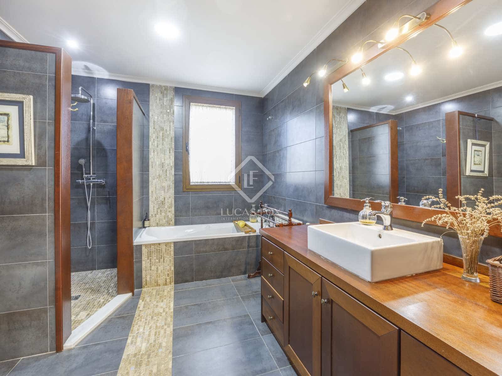 7 sypialnia Willa na sprzedaż w Betera z basenem garażem - 950 000 € (Ref: 8135887)