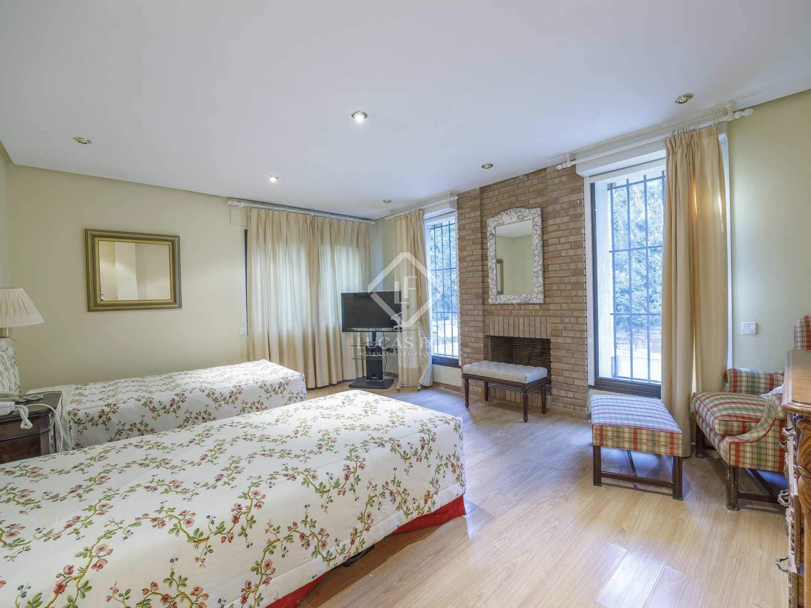 7 soveværelse Villa til salg i L'Eliana med swimmingpool garage - € 1.295.000 (Ref: 8149961)