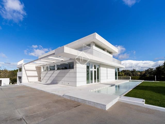 6 bedroom Villa for sale in Madrid city with pool garage - € 6,400,000 (Ref: 8155481)