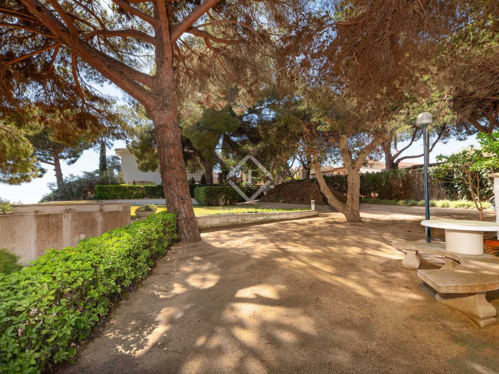 9 sypialnia Willa na sprzedaż w Lloret de Mar z basenem garażem - 900 000 € (Ref: 8182650)